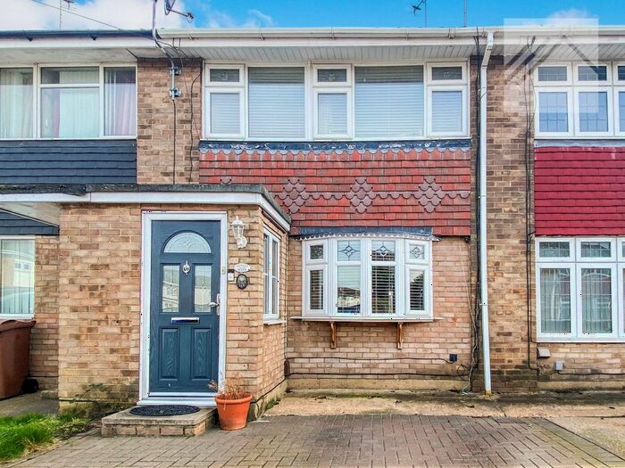 3 Bedroom Terraced House For Sale In Byron Gardens, Tilbury, RM18