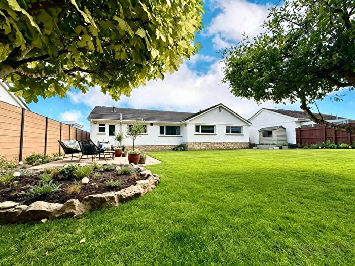 3 Bedroom Detached Bungalow For Sale In Bowling Green Lane, Westlecot Road, Old Town, SN1
