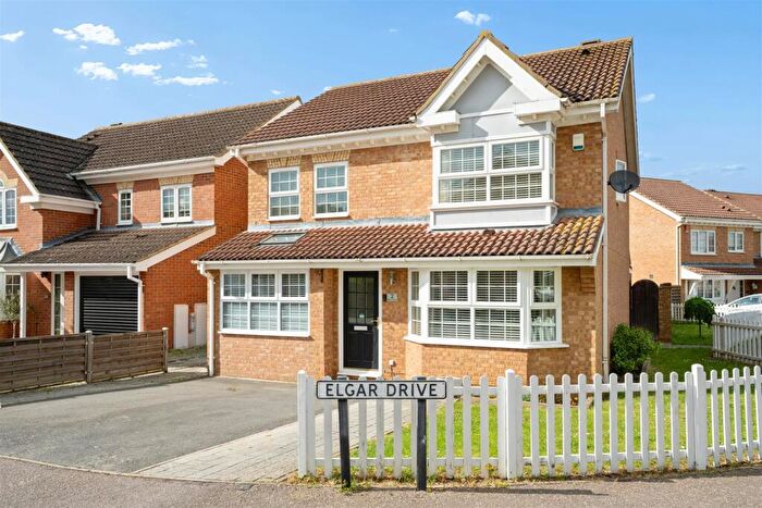 4 Bedroom Detached House For Sale In Elgar Drive, Shefford, SG17