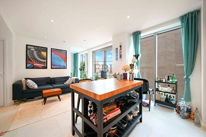 1 Bedroom Flat For Sale In Jacquard Point, Tapestry Way, Whitechapel, E1