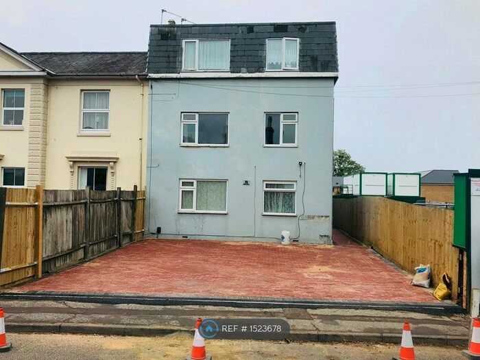 2 Bedroom Flat To Rent In Conifer Court, Southampton, SO15