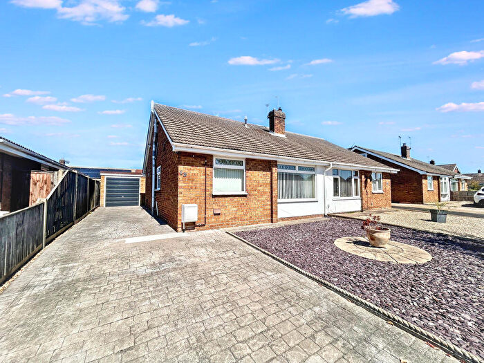 3 Bedroom Semi-Detached House For Sale In Willow Avenue, Bradwell, NR31