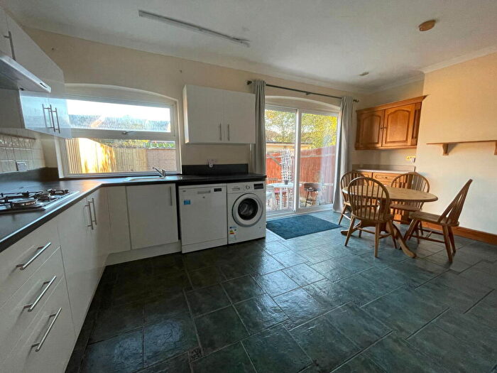 4 Bedroom Terraced House To Rent In Edgehill Road, Mitcham, CR4