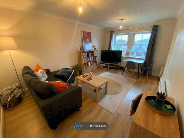 2 Bedroom Flat To Rent In The Cricketers, Leeds, LS5