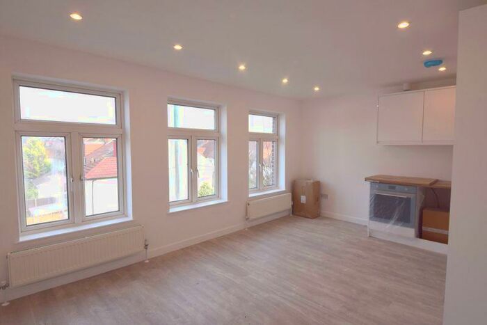 1 Bedroom Flat To Rent In Finchley Road, Temple Fortune, NW11