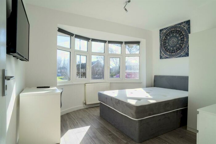 8 Bedroom Semi-Detached House To Rent In **£. Pppw Excluding Bills** Queens Road East, Beeston, NG9