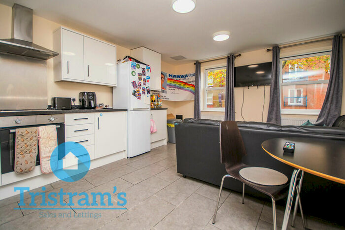 4 Bedroom Apartment To Rent In North Sherwood Street, City Centre, NG1