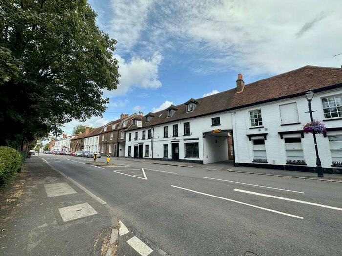 2 Bedroom Flat To Rent In Park Street, Slough, SL3