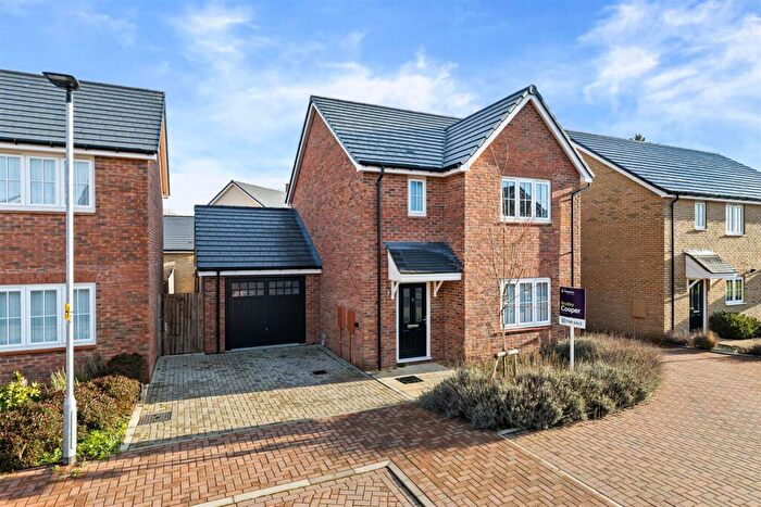 3 Bedroom Detached House For Sale In Dovecote Drive, Biddenham, MK40