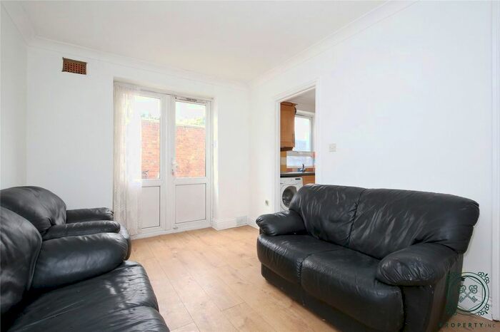 2 Bedroom Flat To Rent In Ponders Street, London, N7