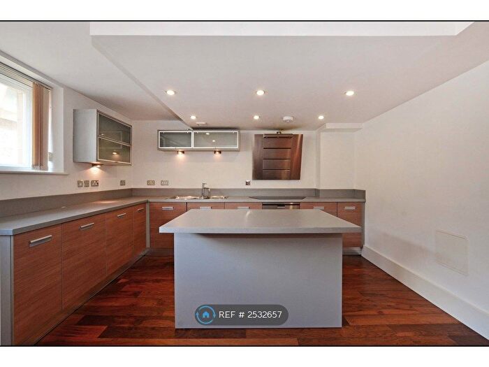 2 Bedroom Flat To Rent In Holly Street, Sheffield, S1