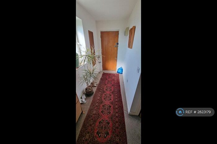 2 Bedroom Penthouse To Rent In Chamberlain Close, Ilford, IG1