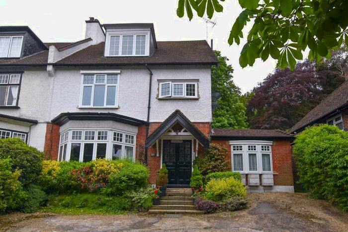 2 Bedroom Flat To Rent In Woodcote Valley Road, Purley, CR8