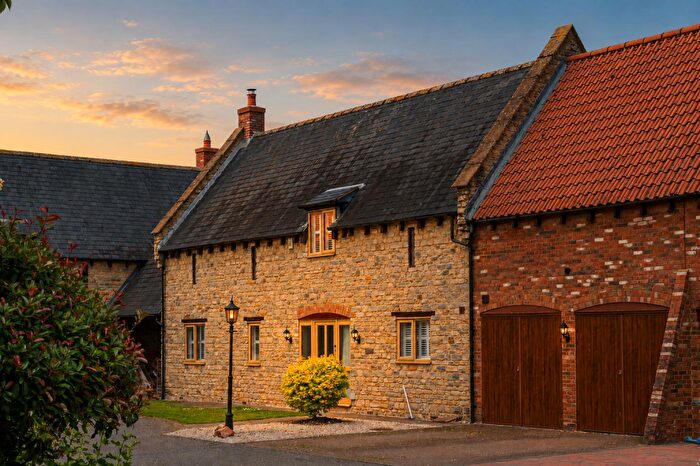 4 Bedroom Semi-Detached House For Sale In Chapter Barn, Burton Latimer, NN15