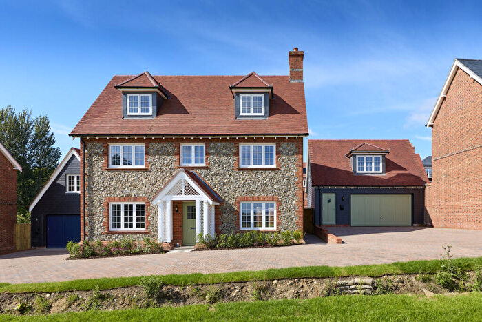 5 Bedroom Detached House For Sale In Clayhill Road, Burghfield Common, RG7