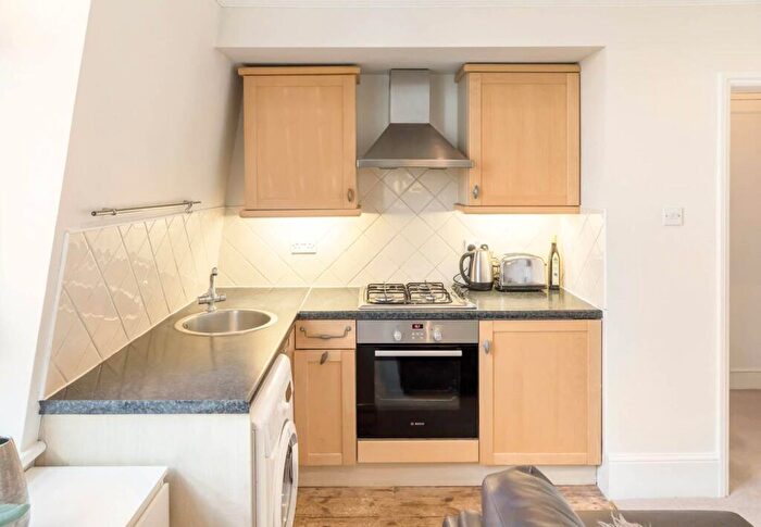 1 Bedroom Flat To Rent In Prince Of Wales Drive, Prince Of Wales Drive, London, SW11
