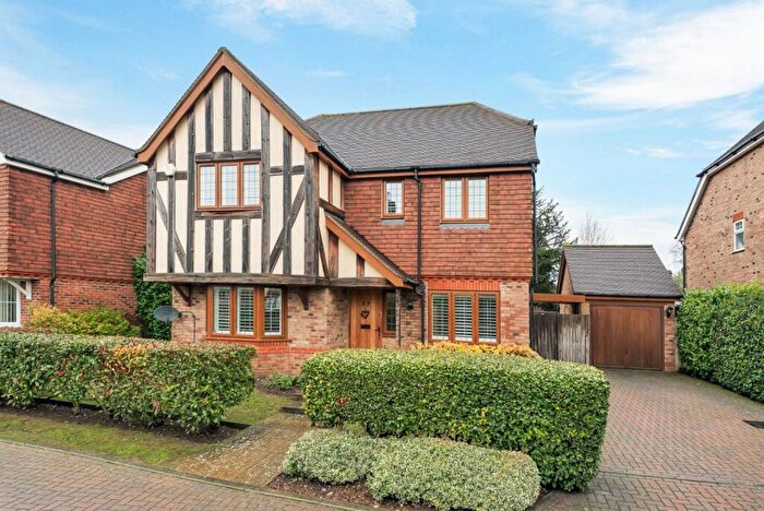 4 Bedroom Detached House For Sale In Wyvern Close, Orpington, BR6