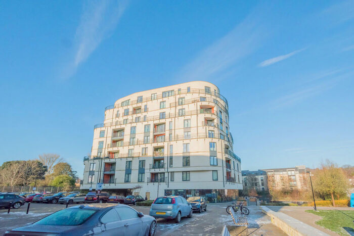 2 Bedroom Apartment To Rent In Sovereign Point, Bath, BA2