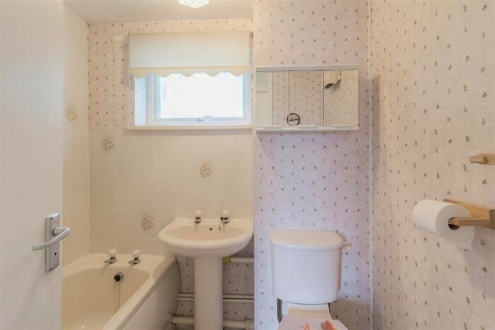 3 Bedroom Terraced House For Sale In Kiln Way, Wellingborough NN8
