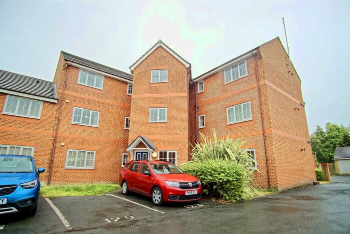2 Bedroom Flat To Rent In Royal Drive, Fulwood, Preston, PR2