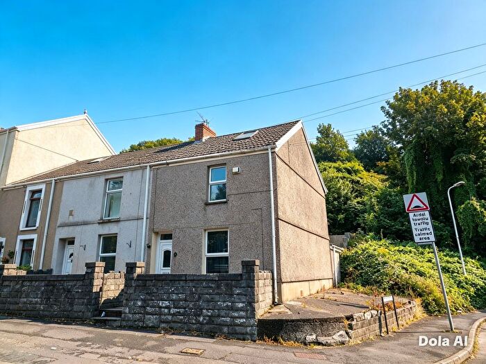 2 Bedroom End Of Terrace House For Sale In Foxhole Road, St. Thomas, Swansea, City And County Of Swansea., SA1