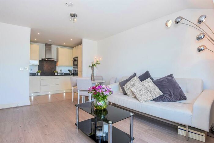 2 Bedroom Flat To Rent In Wadham Mews, Mortlake, SW14