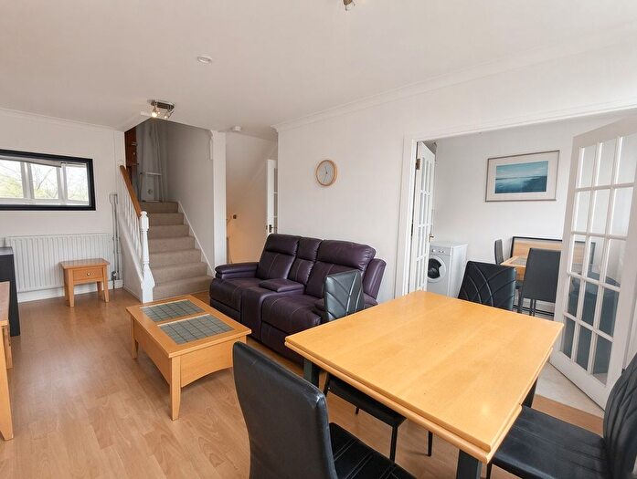 3 Bedroom Flat To Rent In Semley House, London, SW1W