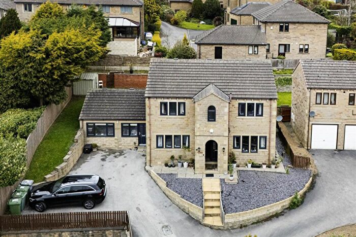 4 Bedroom Detached House For Sale In Brewery Court, Lindley, Huddersfield, HD3