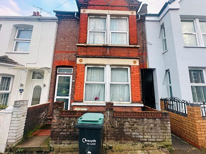 3 Bedroom Terraced House To Rent In Ivy Road, Luton, LU1