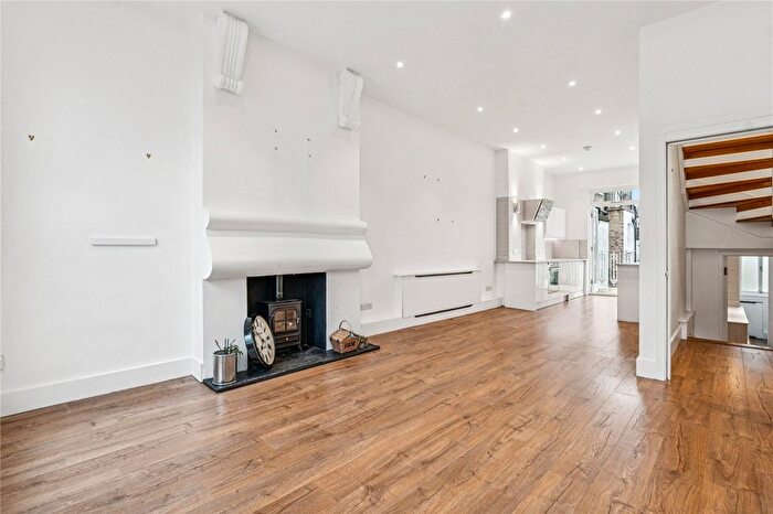 3 Bedroom Flat To Rent In Westbourne Grove, Notting Hill, London, W11
