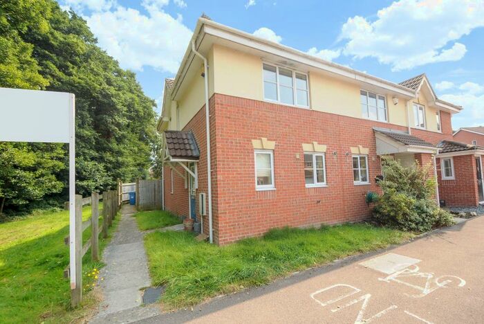 2 Bedroom End Of Terrace House To Rent In Fitzroy Close, Bracknell, RG12