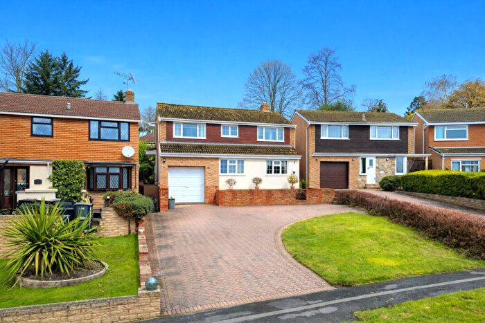 4 Bedroom Detached House For Sale In Mandeville Close, Tilehurst, Reading, Berkshire, RG30