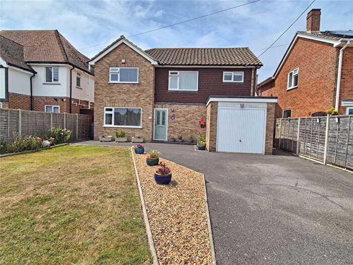 3 Bedroom Detached House For Sale In High Ridge Crescent, New Milton, Hampshire, BH25