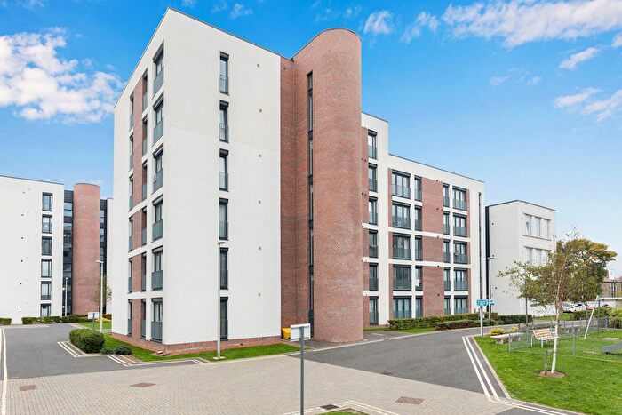 3 Bedroom Flat For Sale In / Arneil Place, Crewe, Edinburgh, EH5