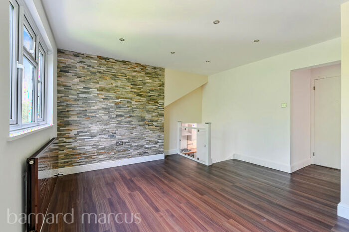 2 Bedroom Apartment To Rent In Birdhurst Rise, South Croydon, CR2