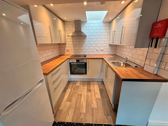 3 Bedroom Flat To Rent In B, Park Street, City Centre, BS1