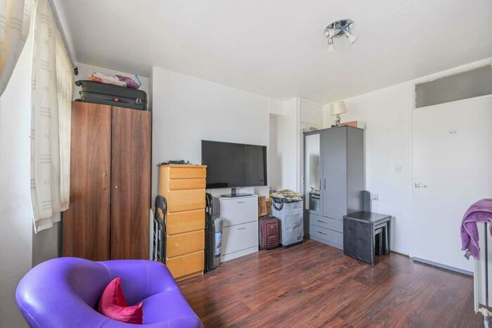 Studio For Sale In Solander Gardens, Shadwell, London, E1