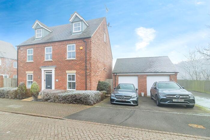 5 Bedroom Detached House For Sale In Grebe Drive, Leighton Buzzard, LU7