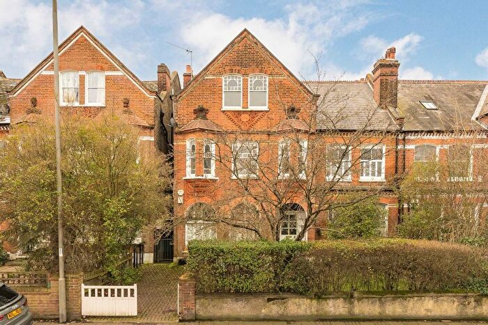 2 Bedroom Flat To Rent In Bedford Hill, Balham, SW12