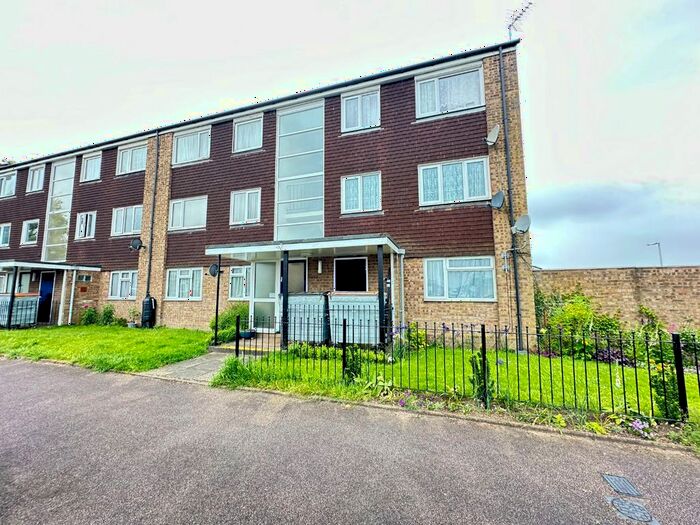 2 Bedroom Flat To Rent In Linden Close, Dunstable, Bedfordshire, LU5
