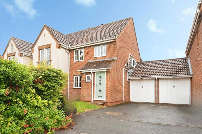 3 Bedroom End Of Terrace House For Sale In Harvard Way, Amesbury, Salisbury, SP4