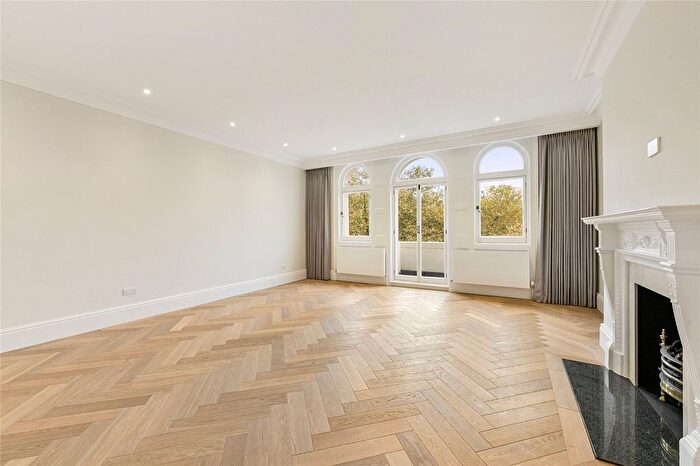 3 Bedroom Flat To Rent In Sloane Square, London, SW1W