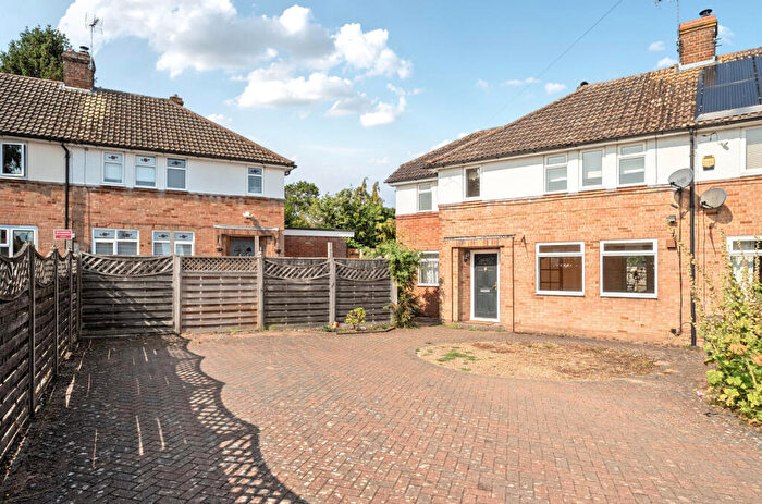 4 Bedroom Semi-Detached House For Sale In Chiltern Avenue, Edlesborough, Dunstable, LU6