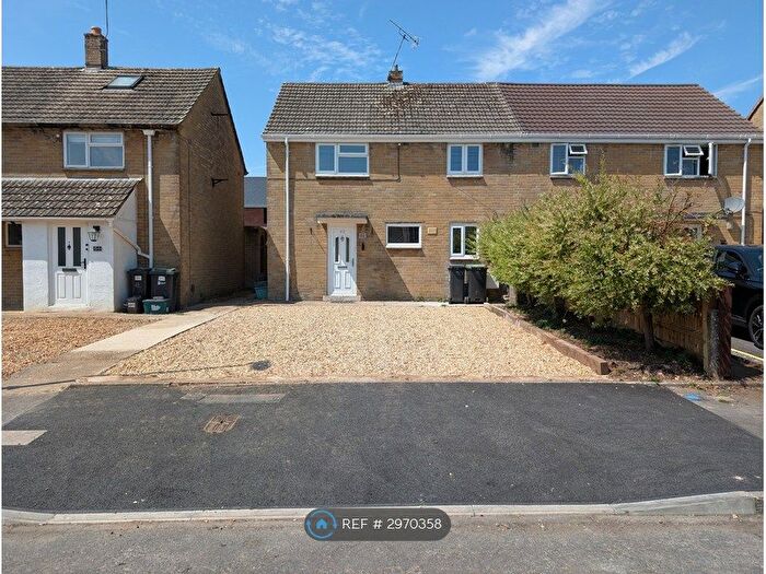 3 Bedroom Semi-Detached House To Rent In Barnes Crescent, Wimborne, BH21