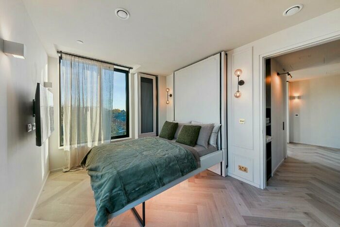 3 Bedroom Flat To Rent In , NP7