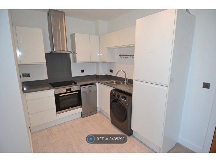 2 Bedroom Flat To Rent In Grandera House, Sunbury-On-Thames, TW16