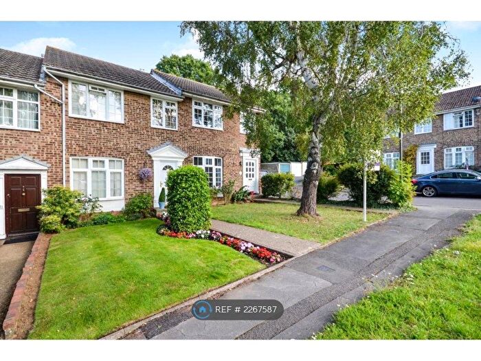 3 Bedroom End Of Terrace House To Rent In Oakfields, Guildford, GU3