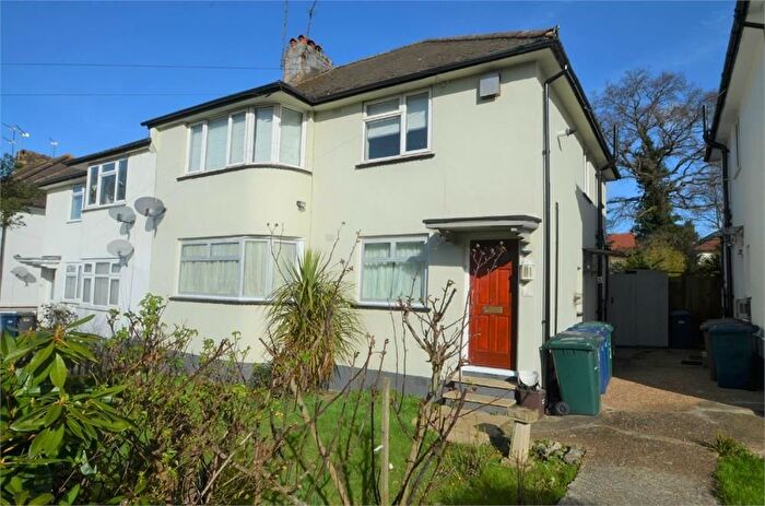 2 Bedroom Maisonette To Rent In Westmere Drive, Mill Hill, NW7