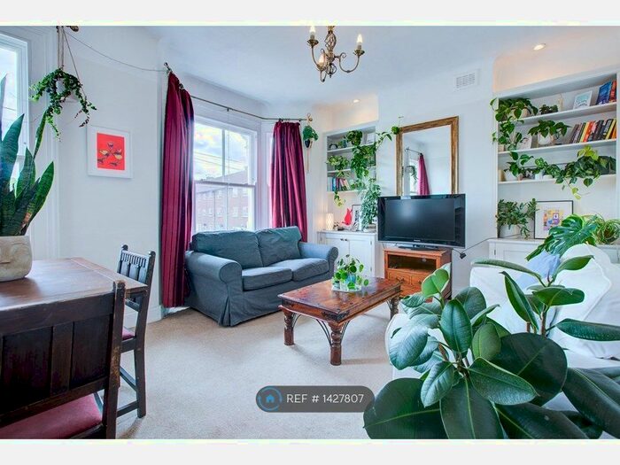 2 Bedroom Flat To Rent In Eversleigh Road, London, SW11
