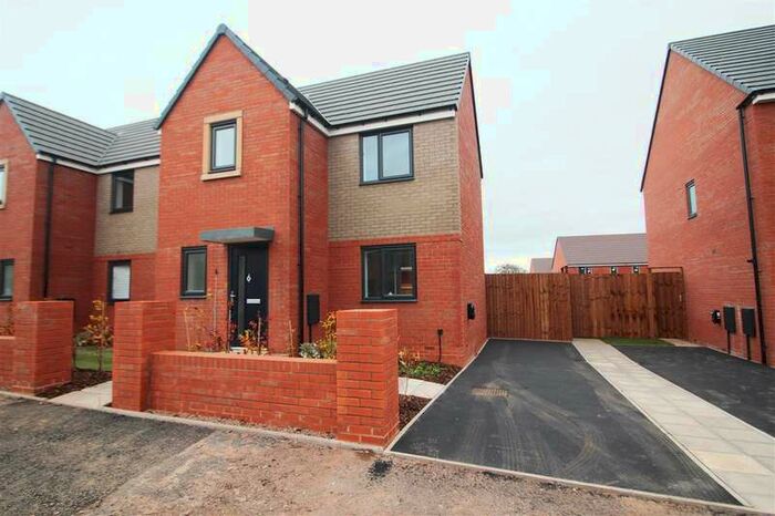 3 Bedroom Semi-Detached House To Rent In Middle Crescent, Walsall, WS3